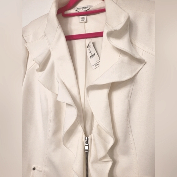 ❗️SALE❗BNWT White House Black Market Crop Off White Jacket,Ruffles Zip Front, 14 - Picture 5 of 10